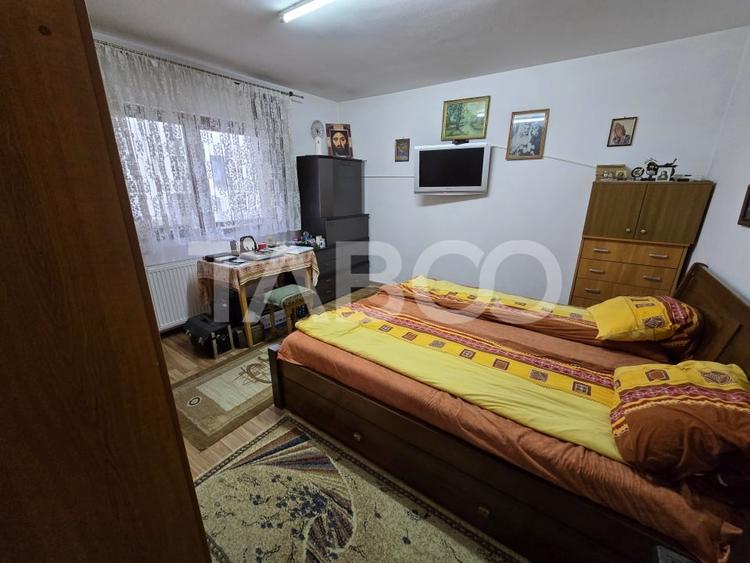 Casa de vanzare cu 6 camere 2 parcari curte libera 200 mp in Selimbar - 19