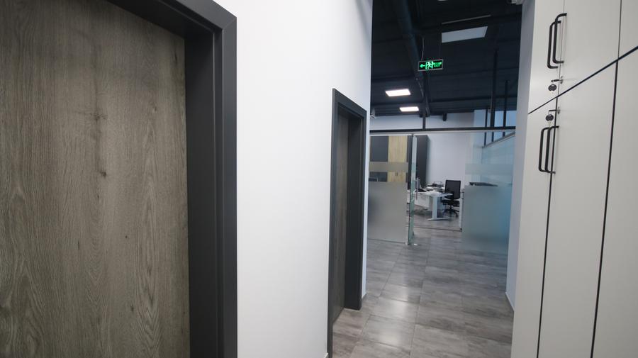 Spatiu cu destinatie Birouri,178,3 mp,2 grupuri sanitare,bucatarie - 13