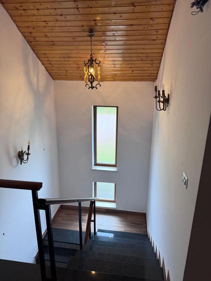 Casa spatioasa cu etaj si curte - 4