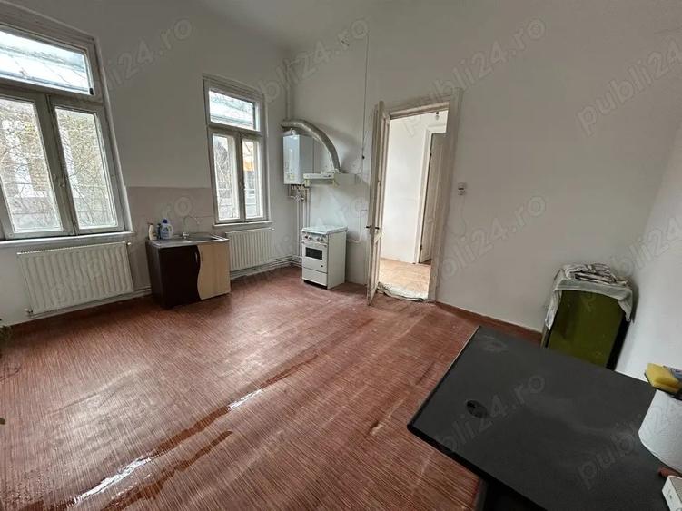 zona centrala 300 mp teren, casa 90mp - 2