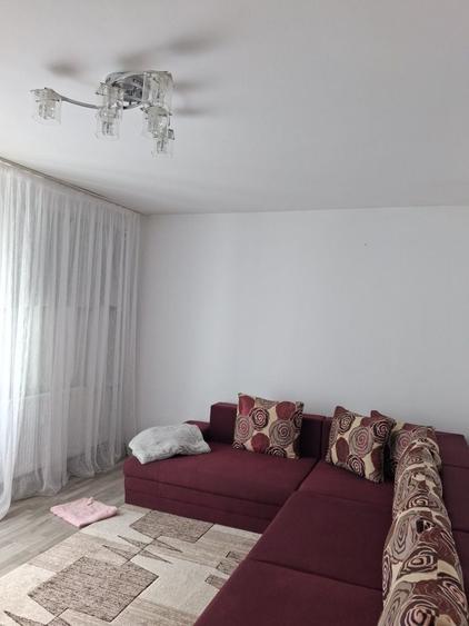 Apartament cu 2 camere semidecomandat în Hinchiriș