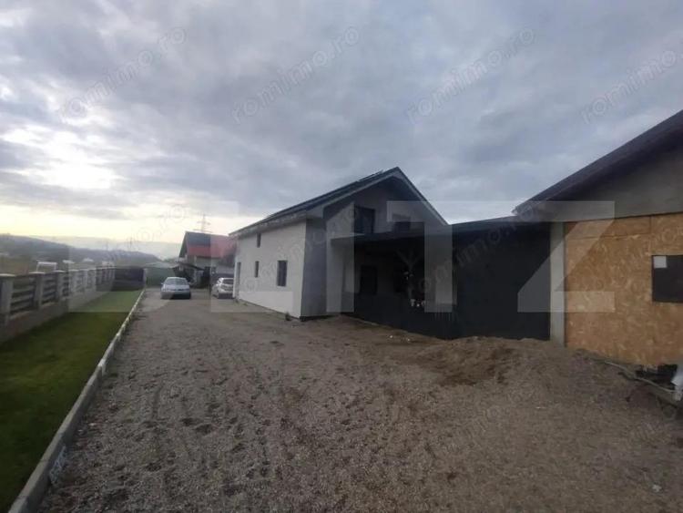 Casa pe 2 nivele cu 5 camere si 140 mp +teren 850 mp oras Beclean,zona Romfulda - 11