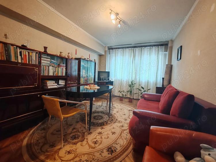 Apartament 4 camere Ultracentral, etaj 2, centrala, 2 balcoane Apartament 4 camere Ultracentral, etaj 2, centrala, 2 balcoane