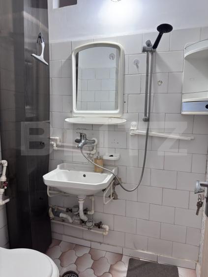 Garsonieră decomandată, mobilată în Sud