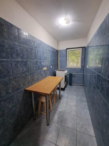 Garsonieră decomandată, mobilată în B-dul București