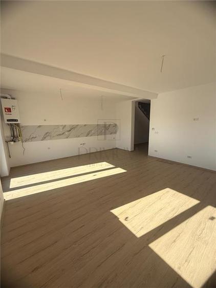 Duplex cu 4 camere cu Canalizare în Moșnița Veche