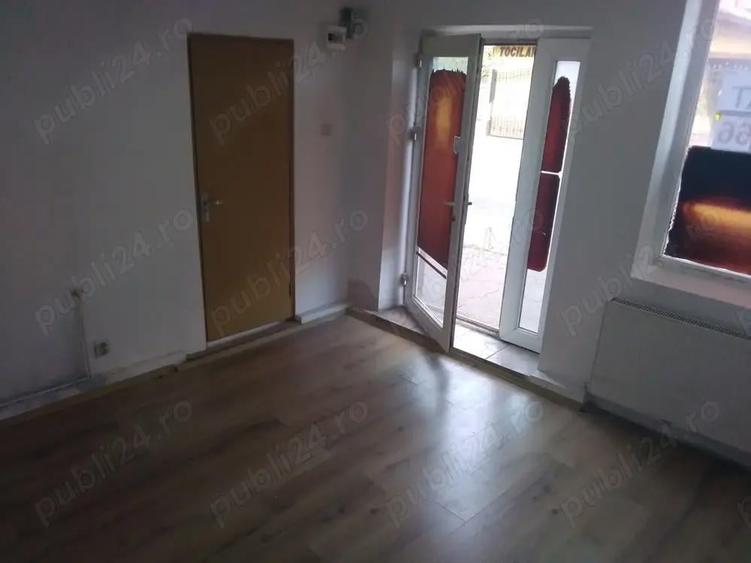 Spatiu de inchiriat la casa, central, 60 mpu x 33 lei mp Ploiesti - 2