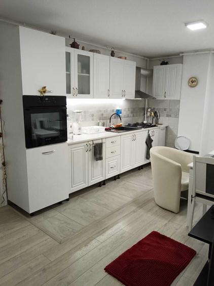 vand apartament 4 camere zona centru Resita - 8