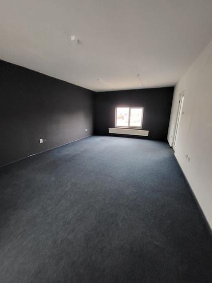 Spatiu comercial - - 5