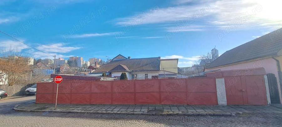 Casa cu curte ?i dependin?e - 2