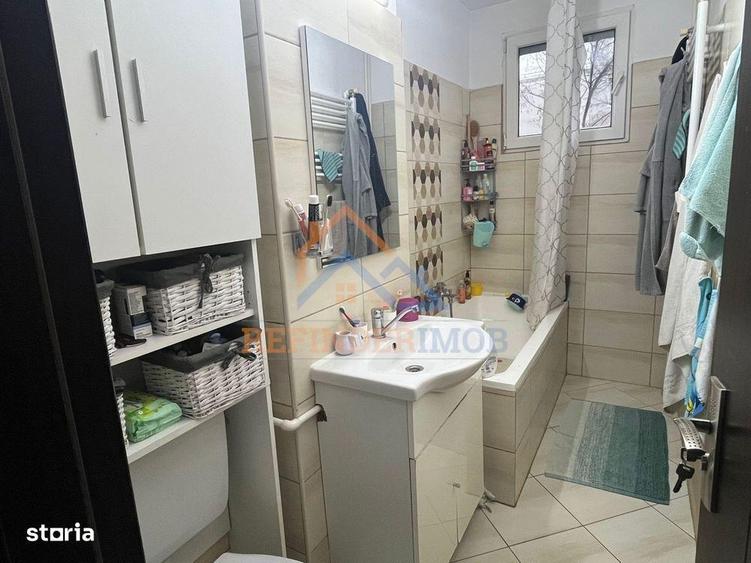 Apartament de vanzare cu 4 camere, zona Ozana - 1