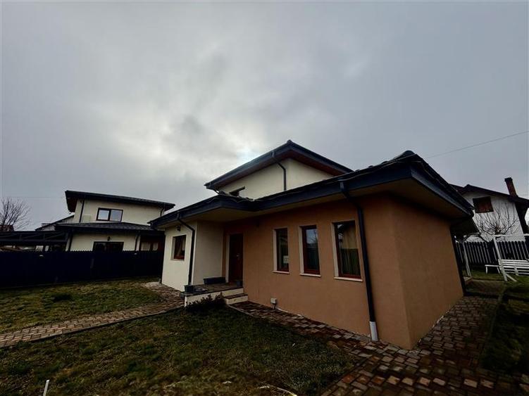 Case / vile de vanzare Miroslava - 2