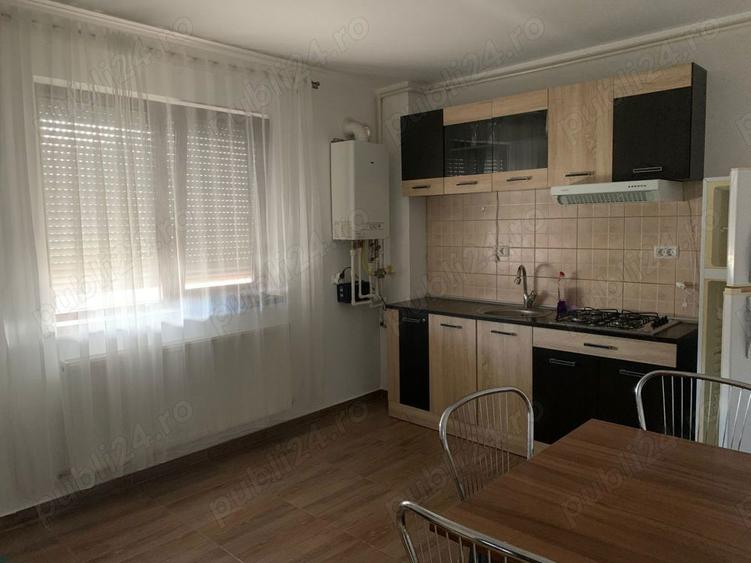 Inchiriez apartament cu 3 camere - 1