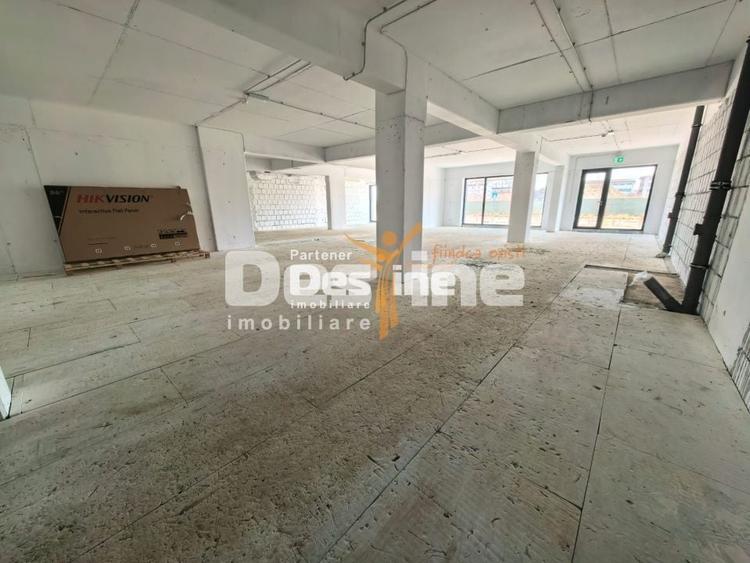 Spațiu comercial, de 217 mp, în Baza 3