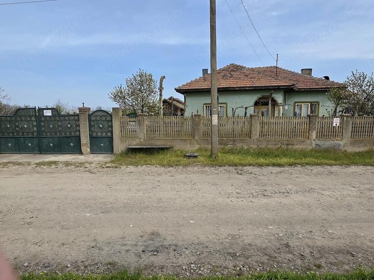 Casă cu 3 camere cu Teren 3600 Mp în Celaru