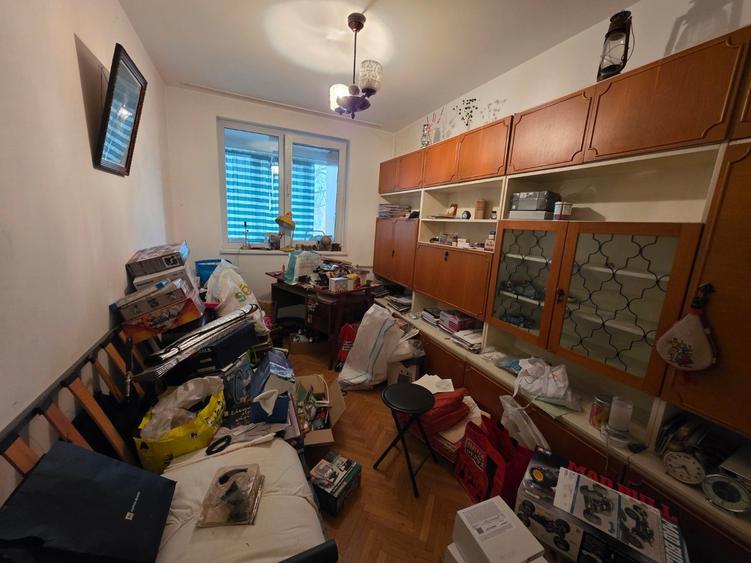 Titan, 10 minute metrou Costin Georgian, la piata Minis,  2 grupuri sanitare - 4