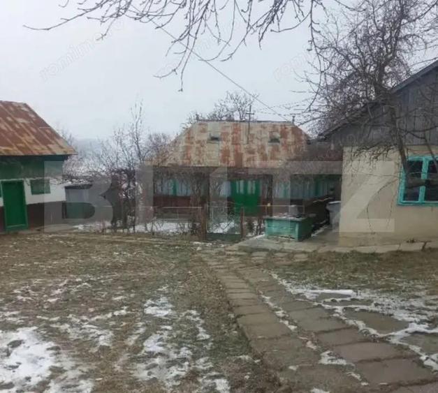 Casa batraneasca, 40 mp si teren intravilan de 2700 mp, loc. Stanca - Zvoristea - 6