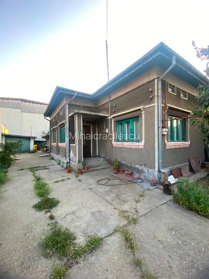 Casa de inchiriat înaltă Salaj Chiar la Semafor la intersecție