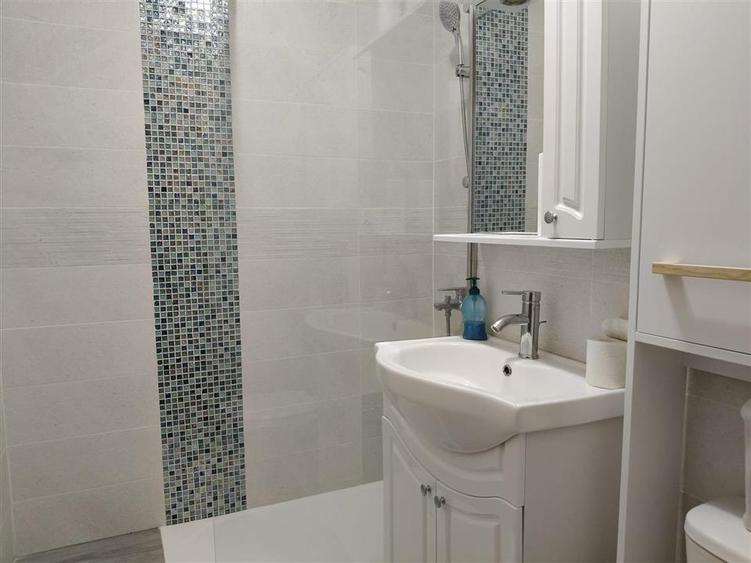 2 camere confort 1, parter cu imbunatatiri, Scolilor - 7