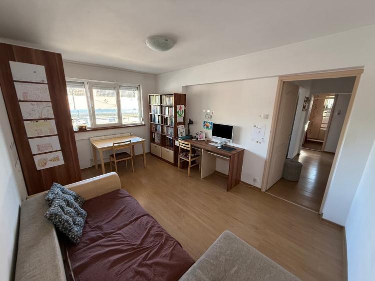 Apartament cu 4 camere decomandat, mobilat în Rogerius