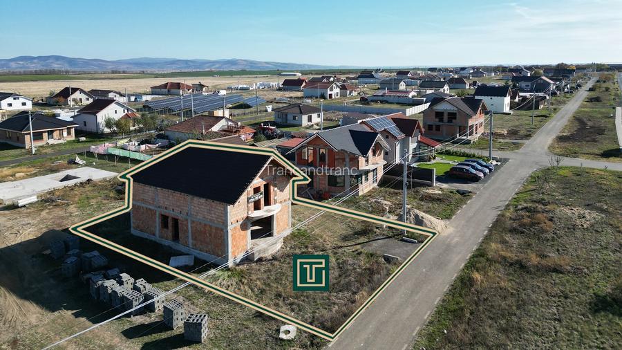 Casă la roșu cu 5 camere în Aluniș, județul Arad – ideală pentru o familie!