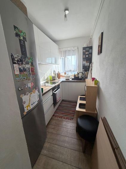 Apartament cu 3 camere semidecomandat în Central