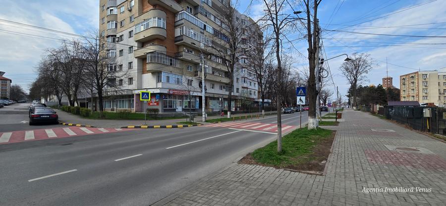 Spatiu comercial la strada pe Bulevard - 1