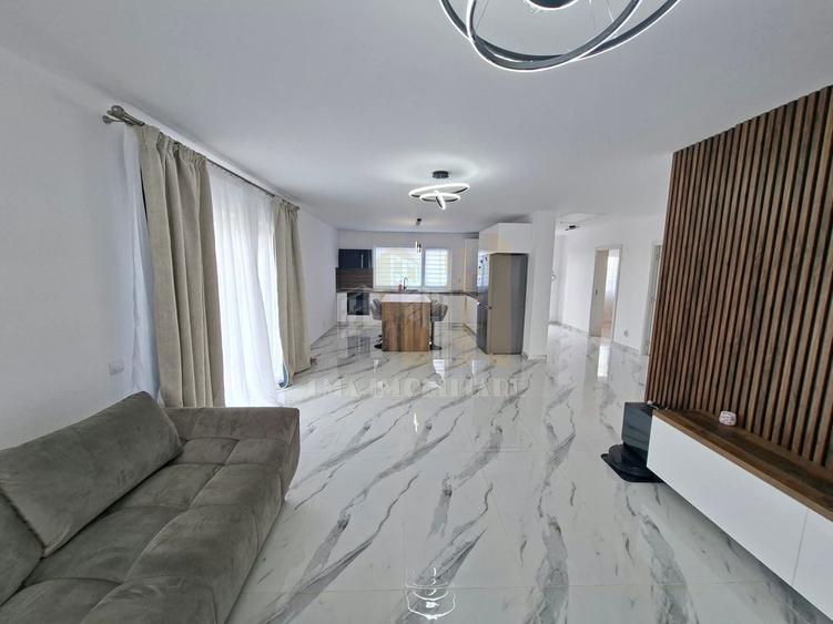 Casă individuală cu 3 camere cu Canalizare în Sânpetru