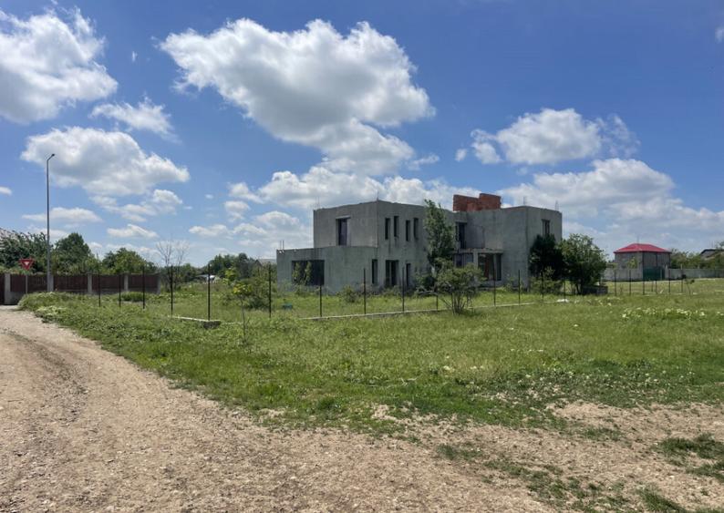 Domne?ti, Str Teiului, teren 1500mp, 40ml deschidere, utili - 6