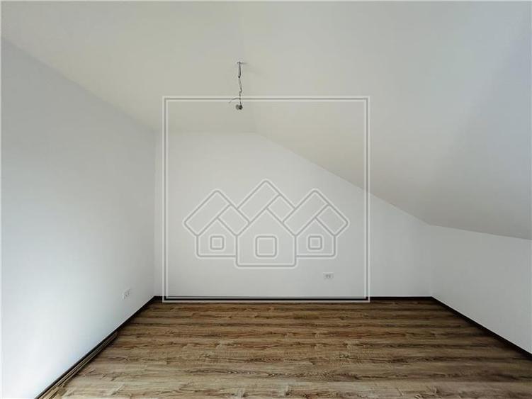 Apartament de vanzare in Sibiu - 4 camere, balcon - ap la vila - 14