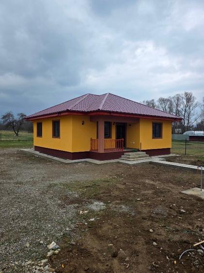 Vand Casa Noua , la 4 km de orasul Targu Neamt( Topolita) - 1