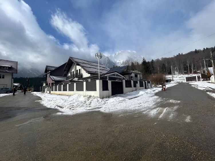 Vilă Impunătoare de Vânzare în Bușteni - Ideală pentru Investiție - 19