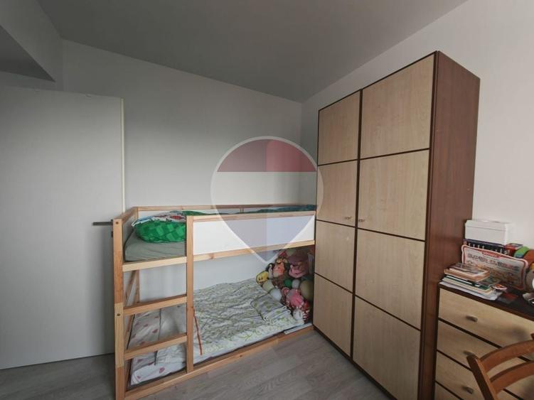 Apartament cu 3 camere semidecomandat, mobilat în Pipera