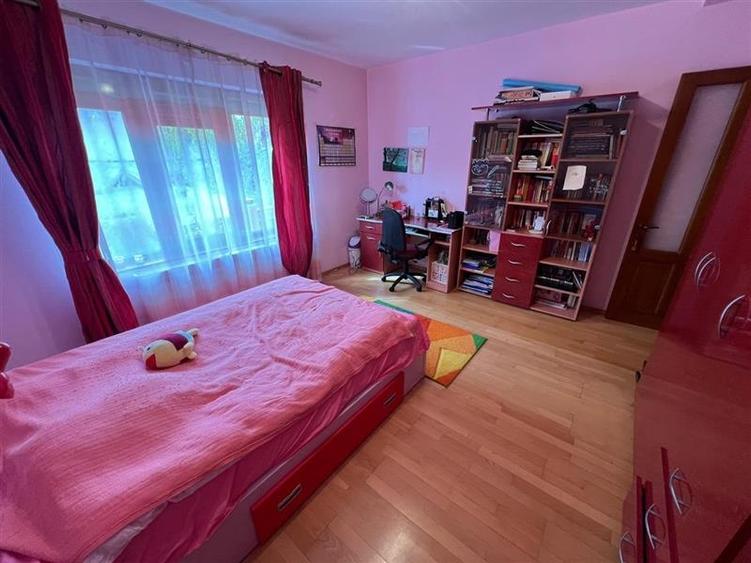 Proprietate deosebita de vanzare in centrul Bacaului- eleganta, istorie si inves - 25