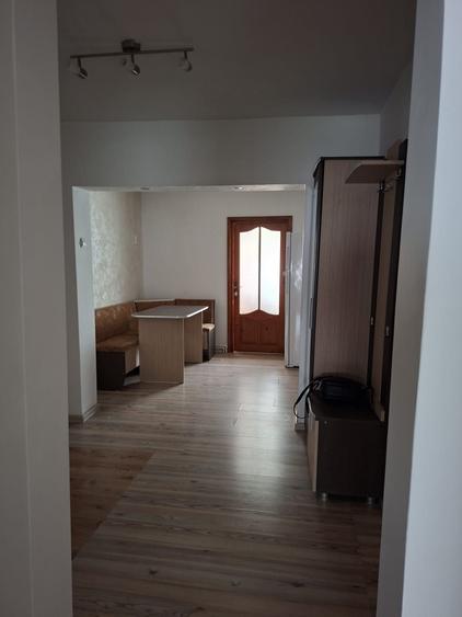 Apartament cu 3 camere decomandat în Exterior Vest