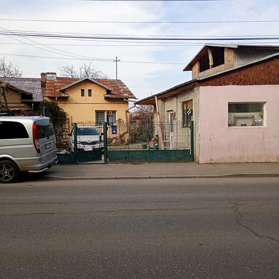 De vanzare Teren 1170mp + Casa + Spatiu comercial Malu Rosu - 4