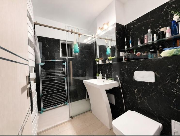Apartament de vanzare - 1 Mai - zona Confectii - 1