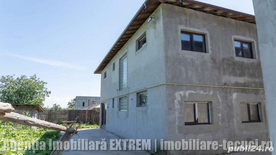 Casa cu 8 camere ?i 800 mp curte, la ro?u, in Tecuci - 1