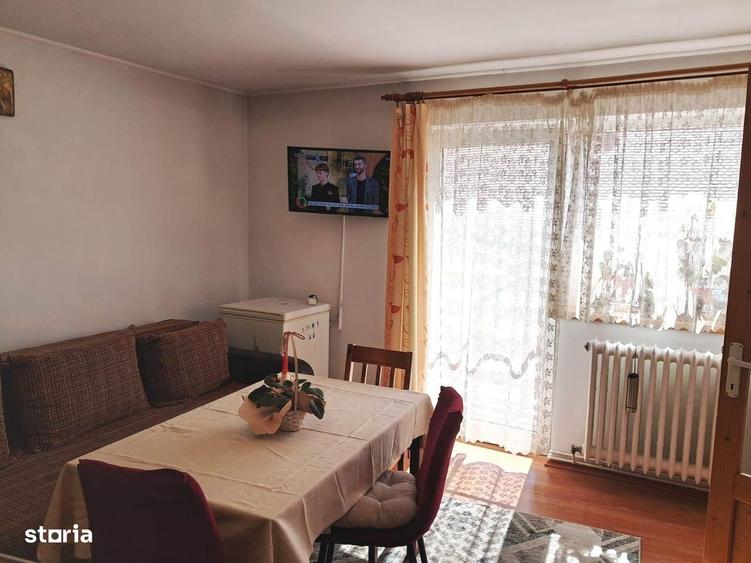 Apartament cu 3 camere în Cristian