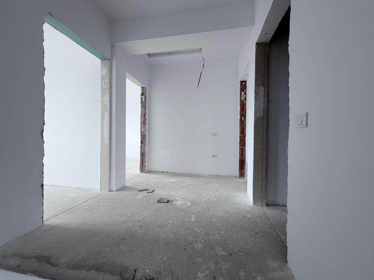 Casă individuală cu 5 camere cu Teren 492 Mp în Exterior Sud