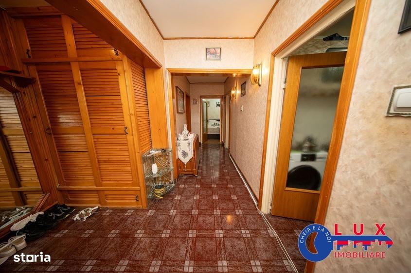 Apartament cu 3 camere decomandat în Babadag