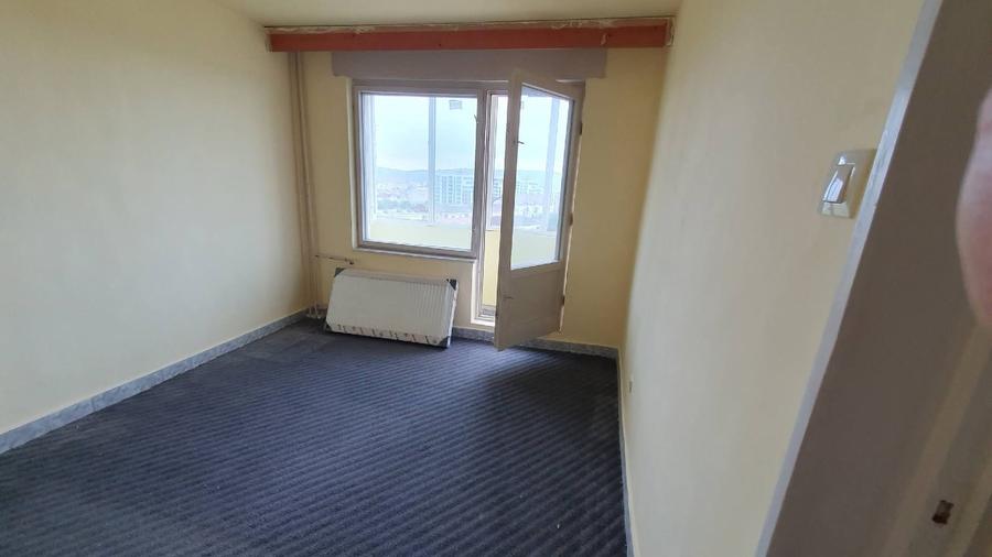 Apartament cu 3 camere decomandat în Nufărul