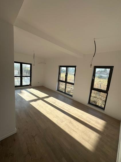 Duplex cu 5 camere cu Teren 100 Mp în Jilava