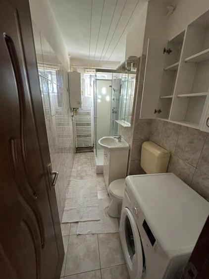 Apartament cu 3 camere semidecomandat în Complex Studențesc