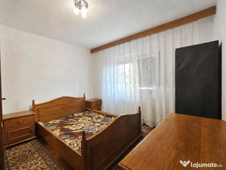 Apartament cu 3 camere decomandat în Girocului