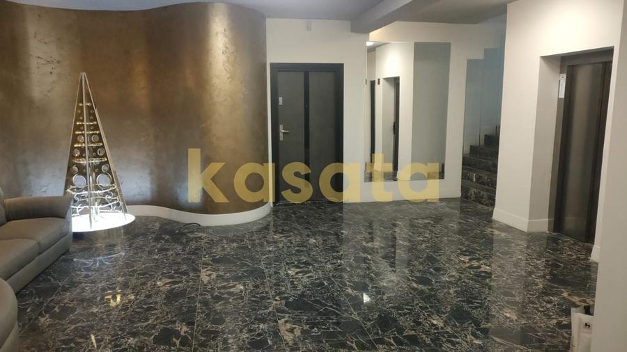Apartament cu 3 camere semidecomandat, mobilat în Băneasa