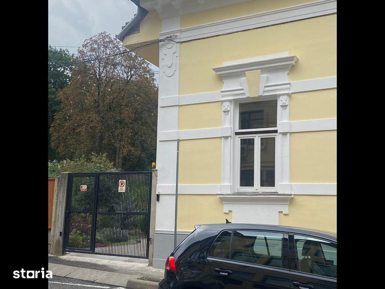 Casă cu 3 camere cu Teren 300 Mp în Central