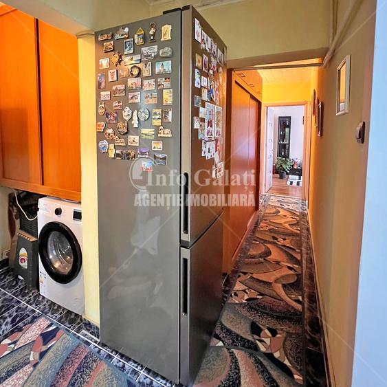 Apartament cu 3 camere decomandat în Siderurgiștilor