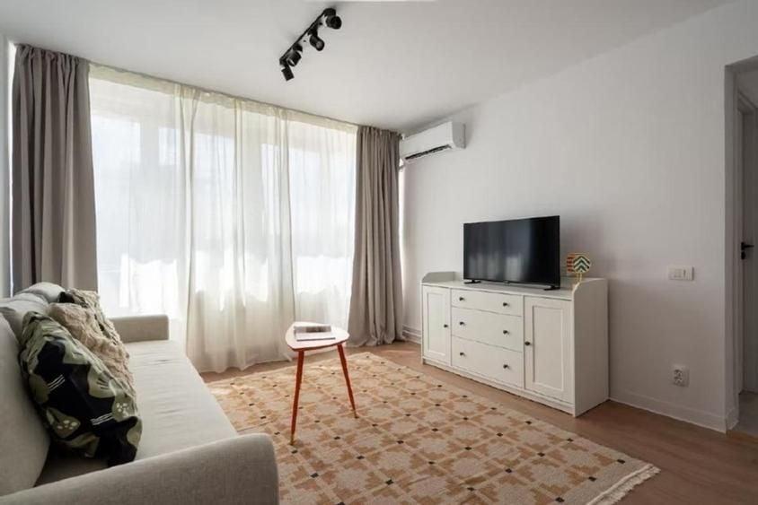 Apartament cu 2 camere semidecomandat, mobilat în Universitate