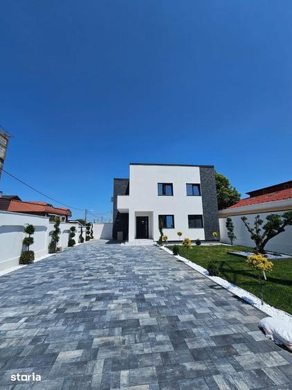Casă cu 4 camere cu Teren 322 Mp în Romanești